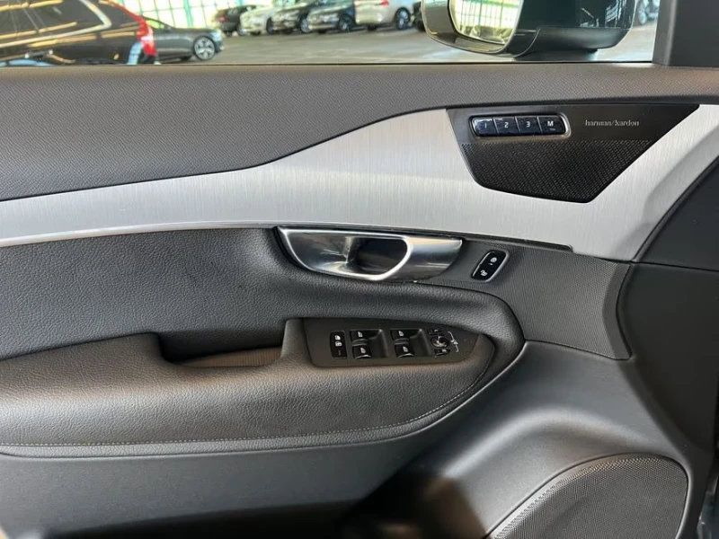 Volvo Xc90 T8/455HP/CAM/H&K/AMBI/CARPLAY/DIGI/LED/KLESS/155g, снимка 13 - Автомобили и джипове - 51407187