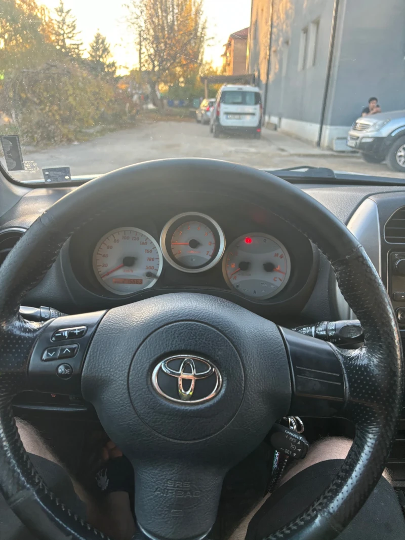 Toyota Rav4, снимка 8 - Автомобили и джипове - 52266145