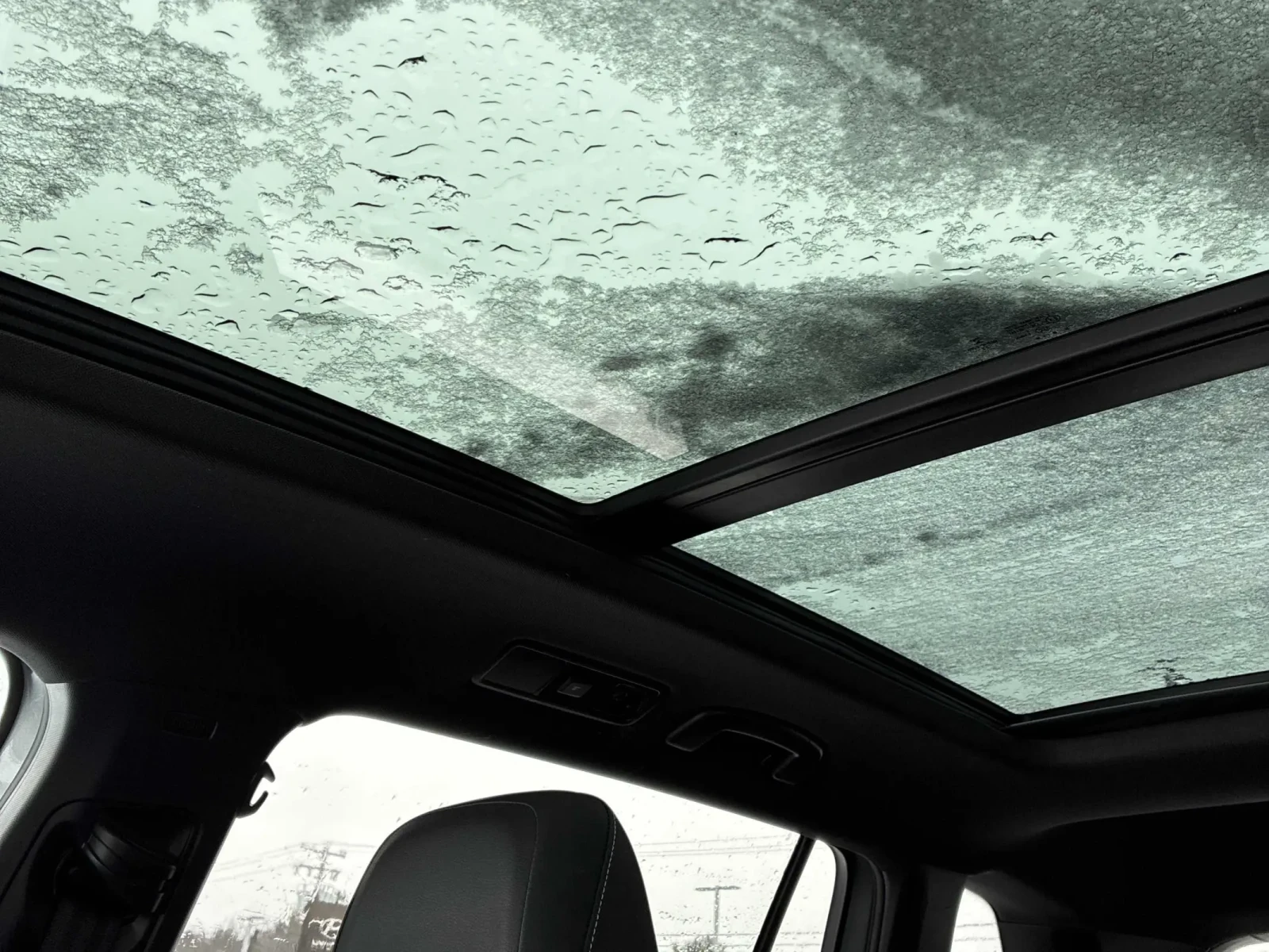 VW Tiguan MOTION R-LINE BLACK * PANO * KEYLESS * ПОДГРЕВИ *  - изображение 10