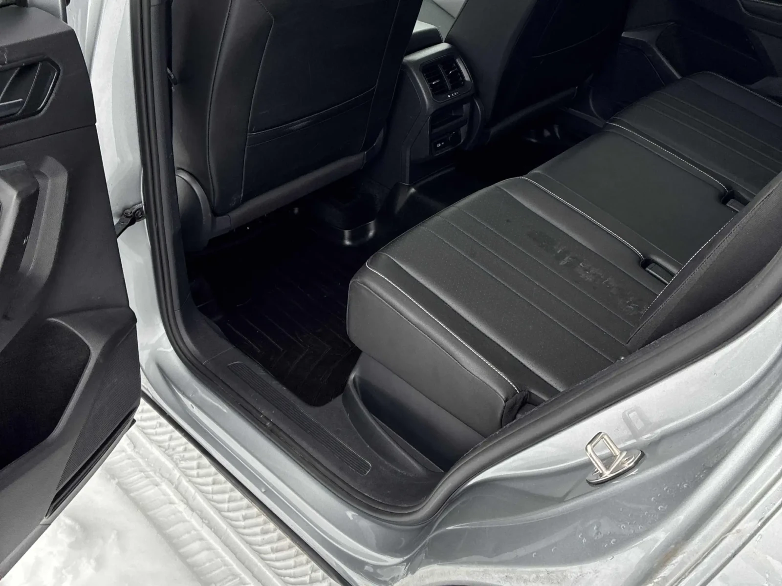 VW Tiguan MOTION R-LINE BLACK * PANO * KEYLESS * �������� *  | Mobile.bg � ����������� 14