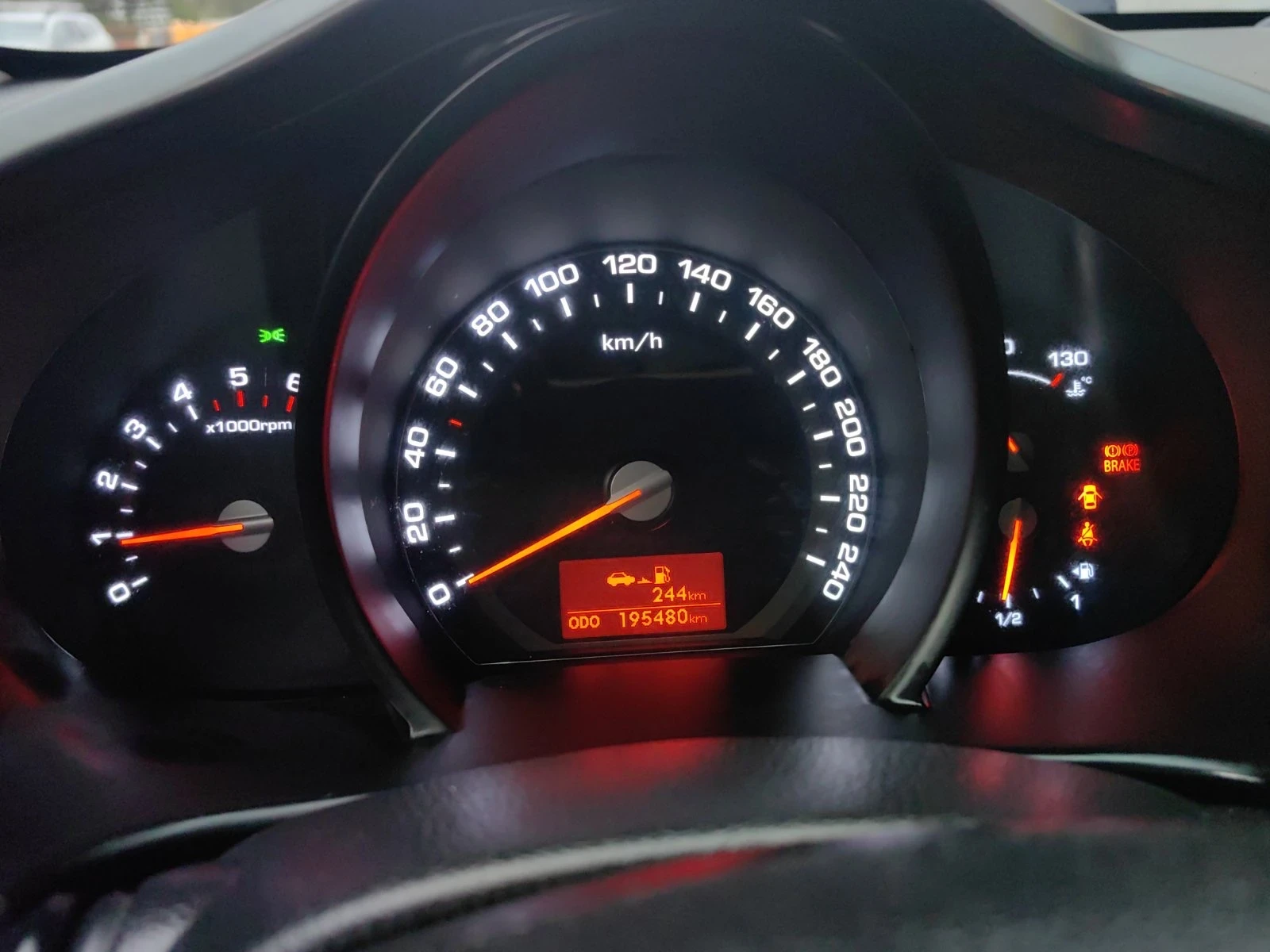 Kia Sportage 1, 7crdi-116к.с Лед Светлини Мулти Медия Кар Плей, снимка 11 - Автомобили и джипове - 54186077