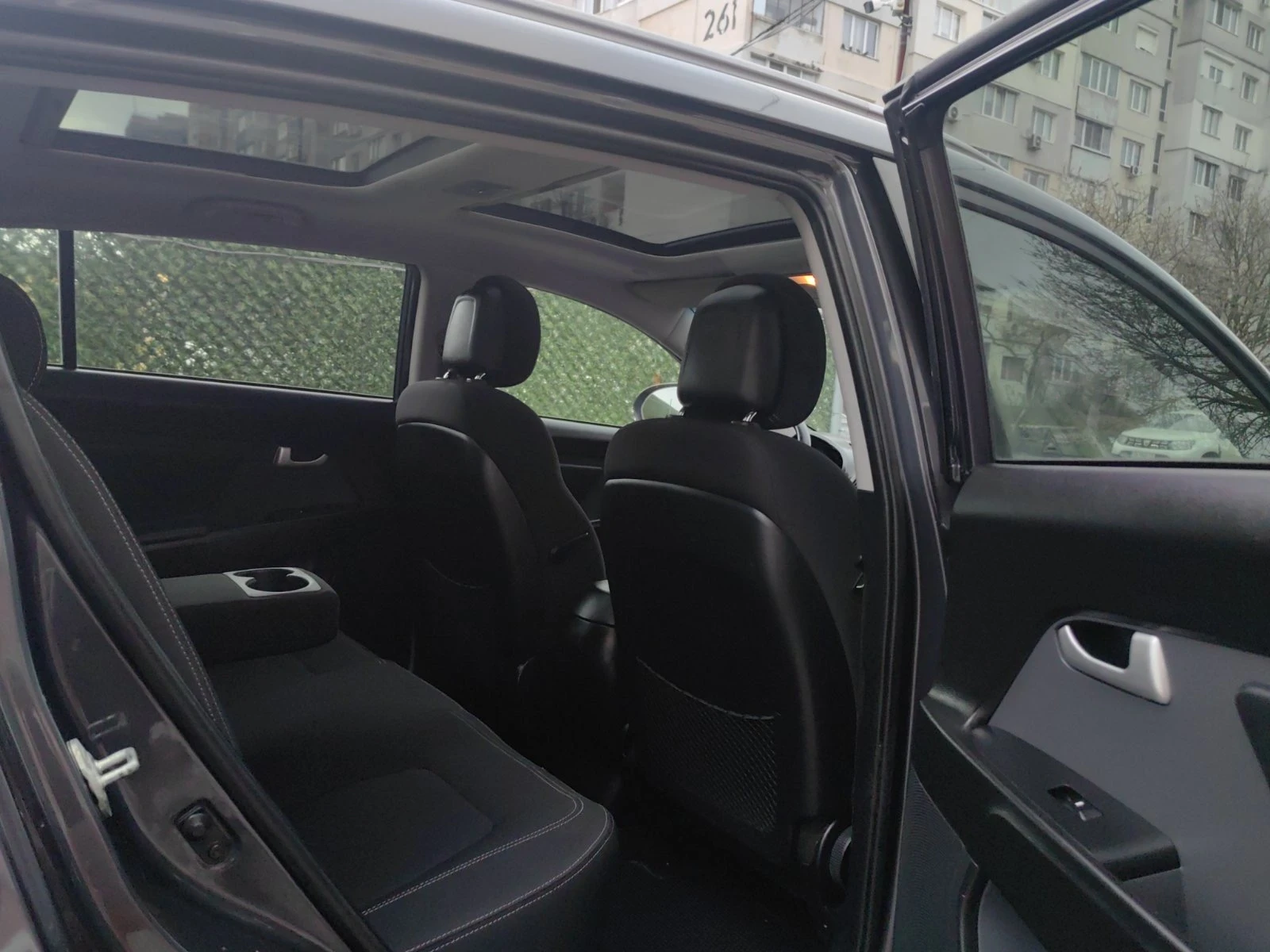 Kia Sportage 1, 7crdi-116к.с Лед Светлини Мулти Медия Кар Плей, снимка 13 - Автомобили и джипове - 54186077