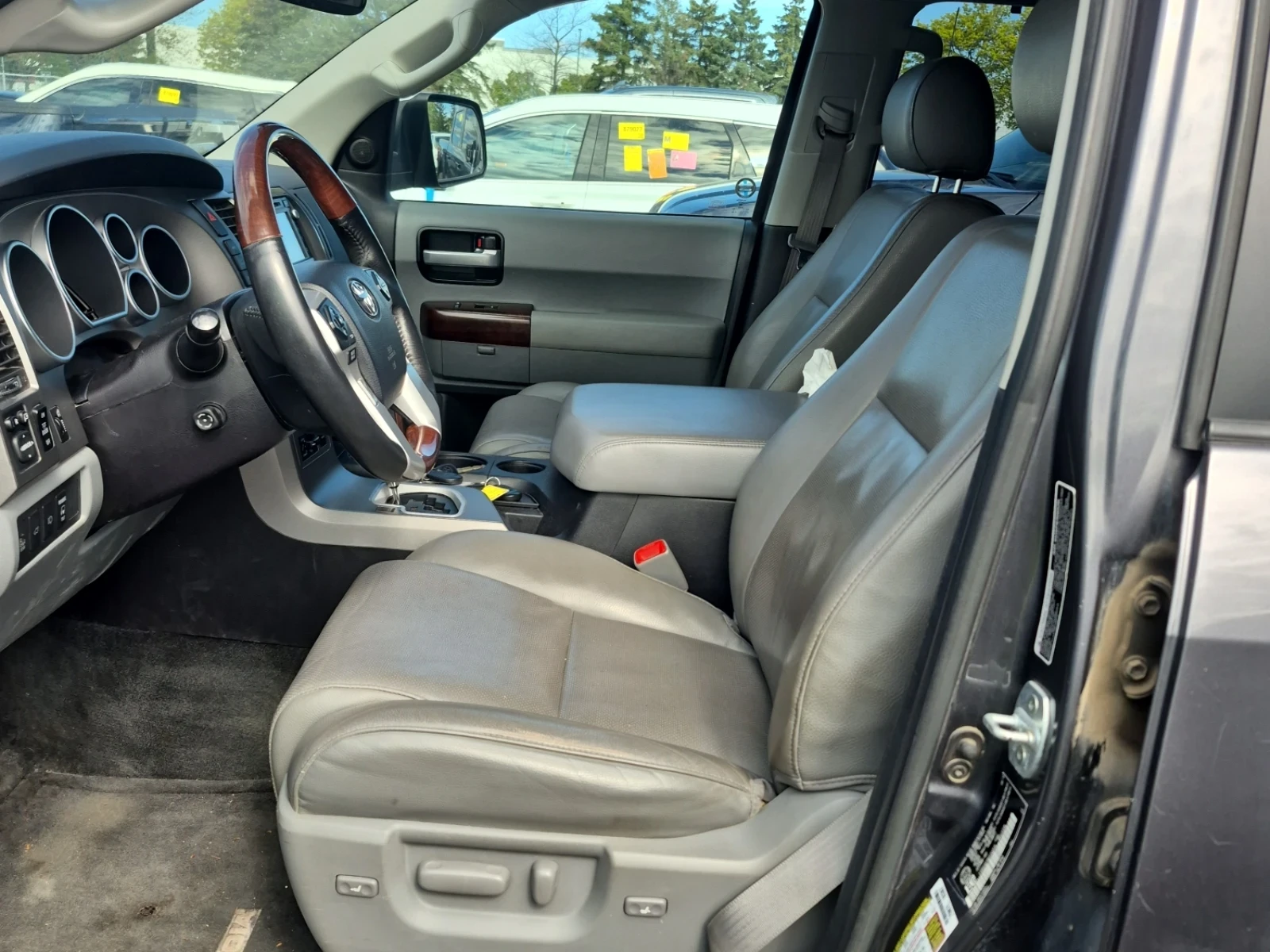 Toyota Sequoia Platinum / 4WD / ��� ��������� / Carfax / | Mobile.bg � ����������� 6