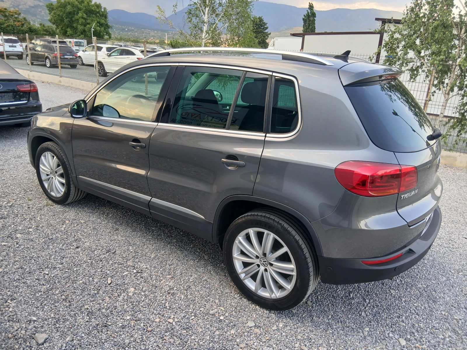 VW Tiguan КАТО НОВ, снимка 7 - Автомобили и джипове - 55123878