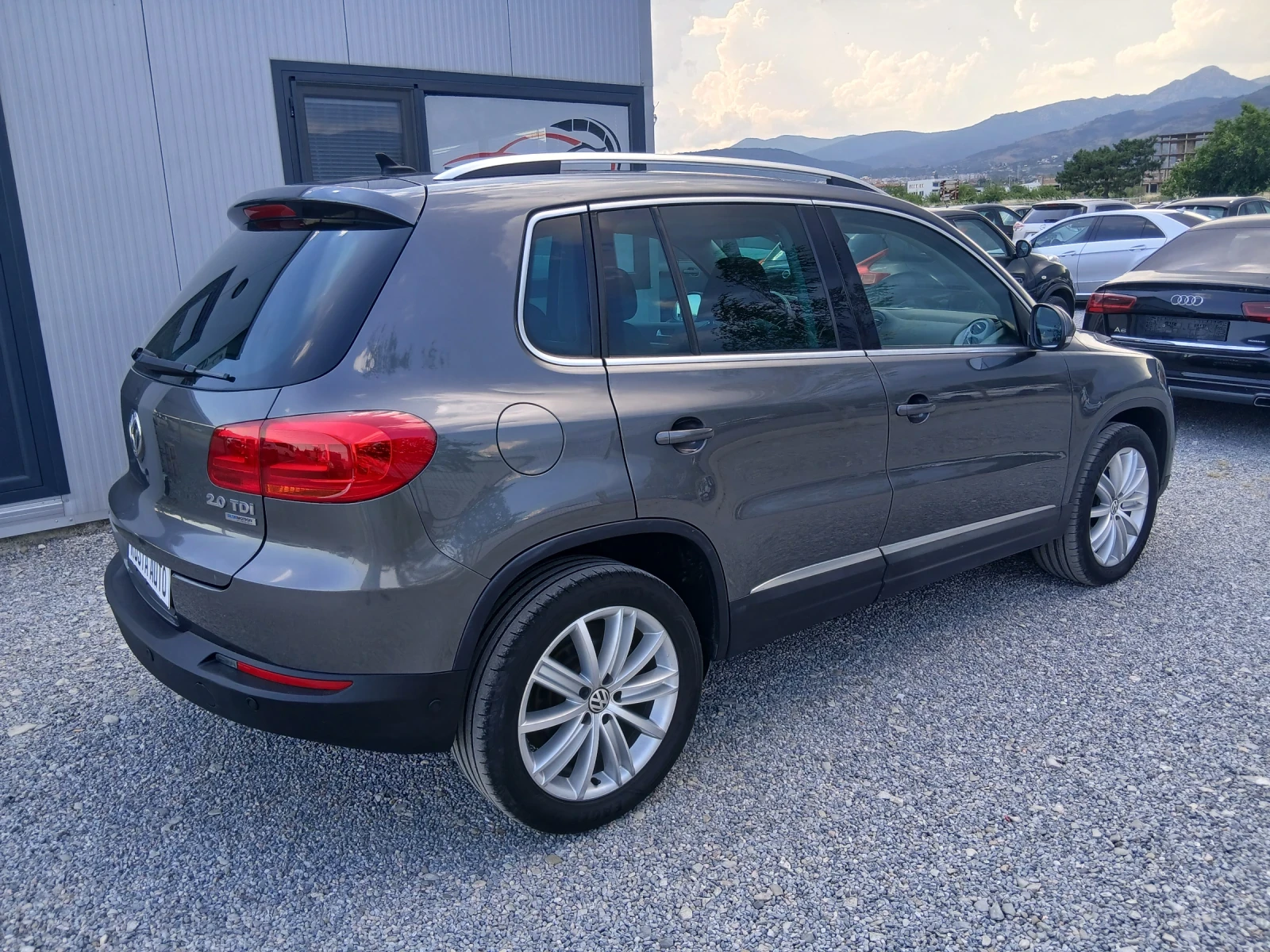 VW Tiguan КАТО НОВ, снимка 3 - Автомобили и джипове - 55123878