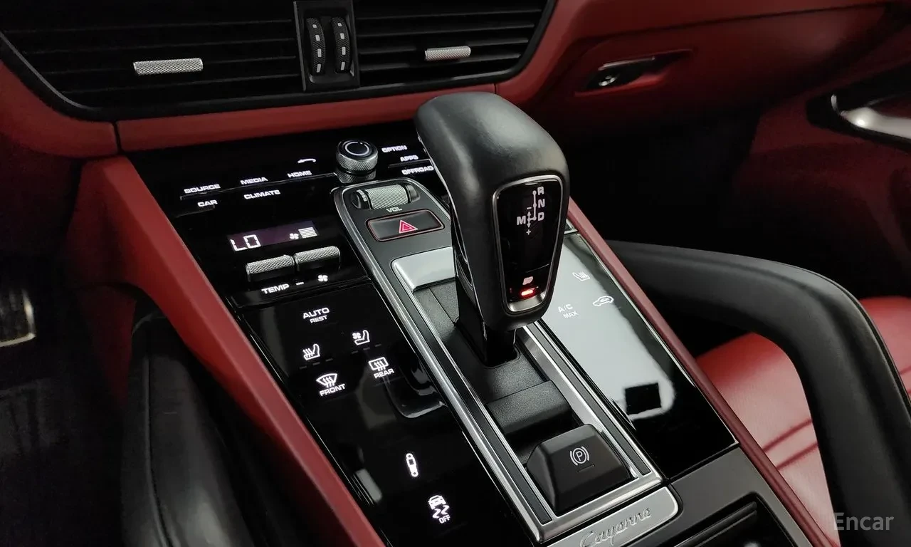 Porsche Cayenne Turbo* HUD* 360* Pano* B&O* Ceramic* Chrono* Обдух, снимка 10 - Автомобили и джипове - 55752510