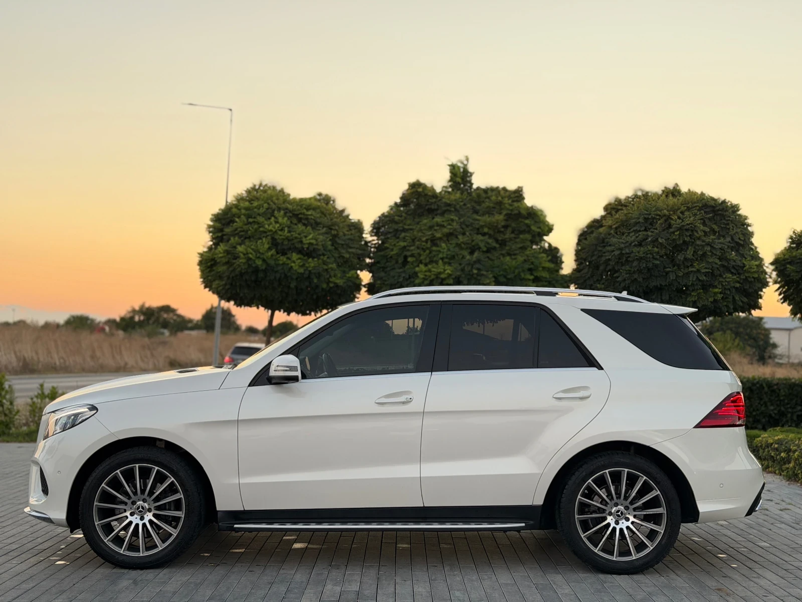 Mercedes-Benz GLE 350 D/AMG LINE/TOP/LIZING, снимка 8 - Автомобили и джипове - 55935294