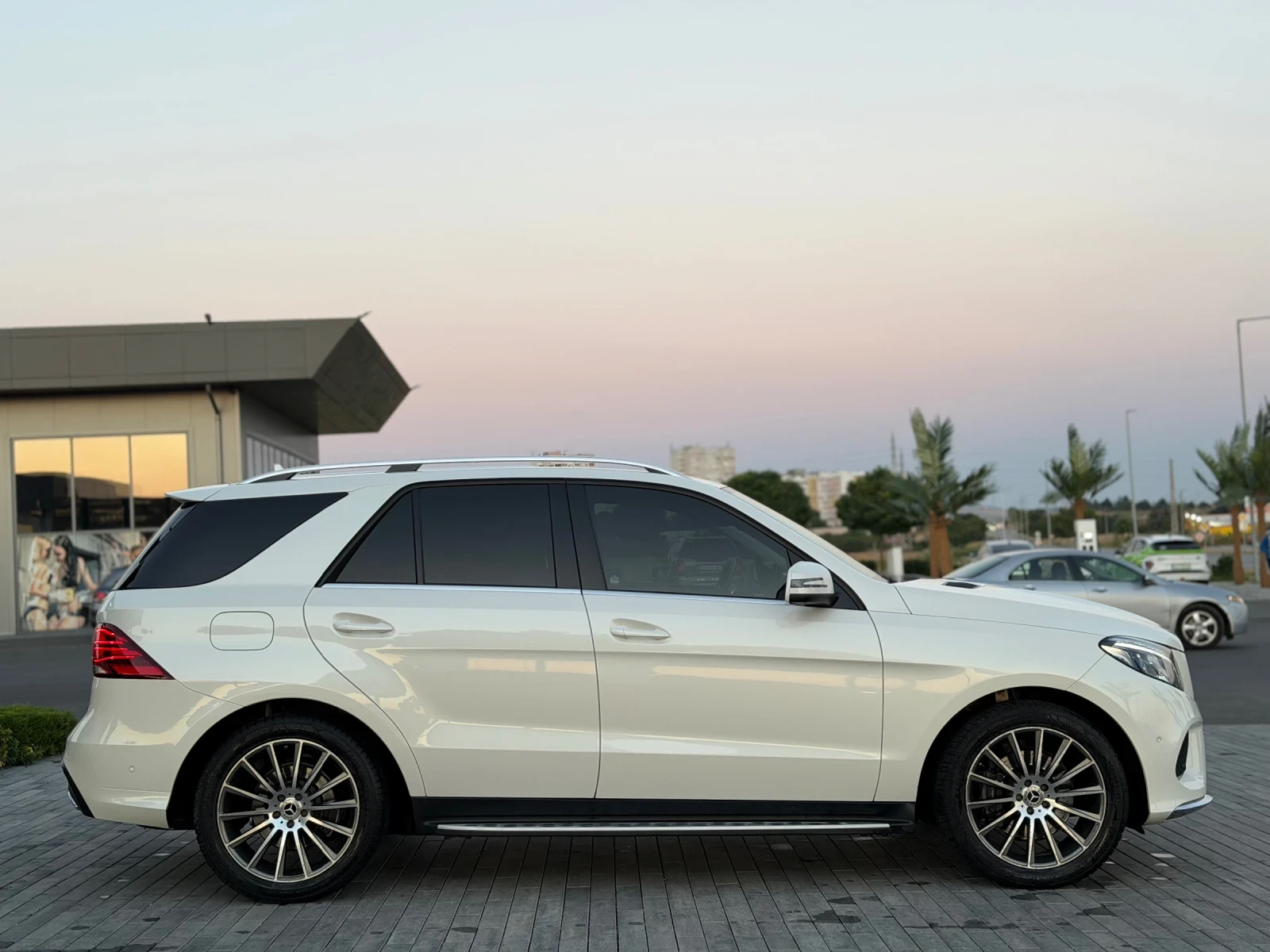 Mercedes-Benz GLE 350 D/AMG LINE/TOP/LIZING, снимка 7 - Автомобили и джипове - 55935294