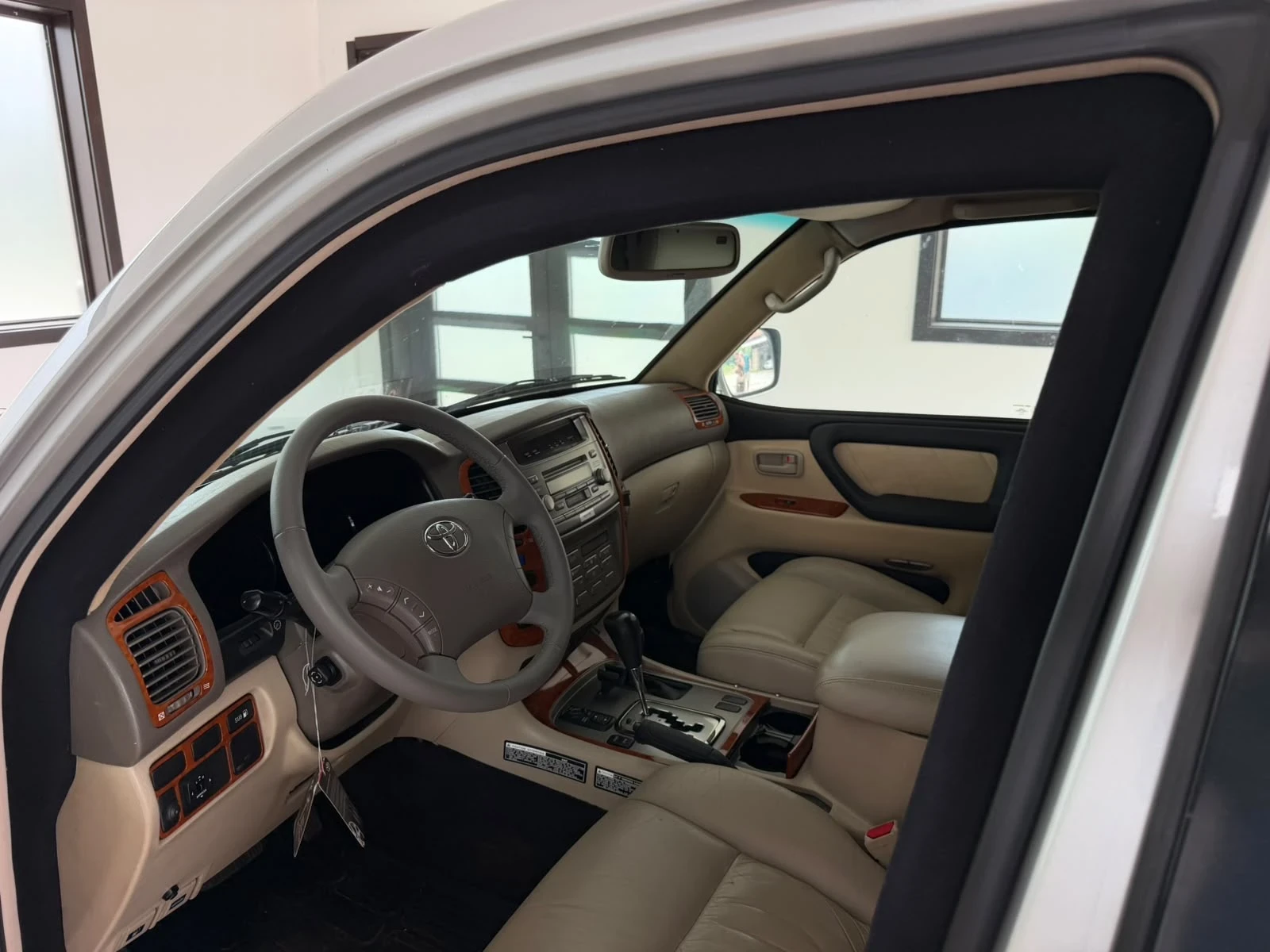Toyota Land cruiser LC J100L 4, 7 V8 7-Seats B6-High Security Armourin | Mobile.bg � ����������� 2