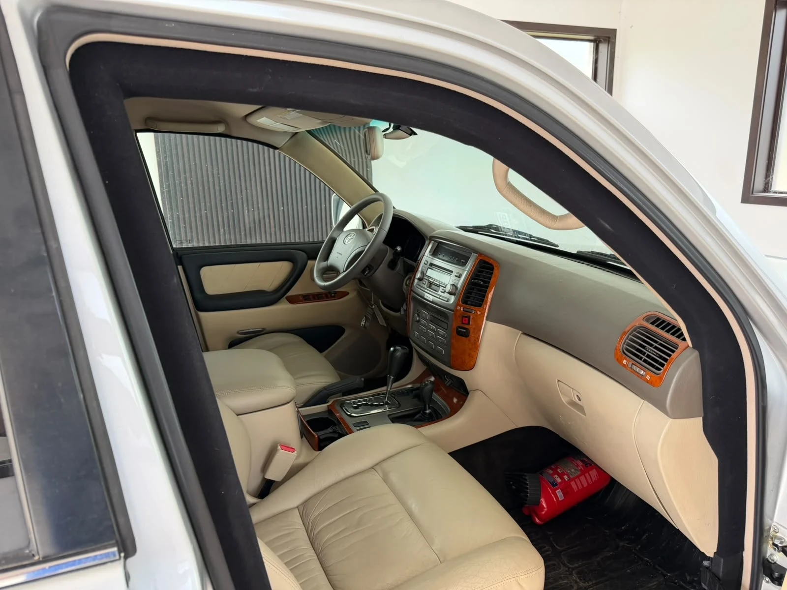 Toyota Land cruiser LC J100L 4, 7 V8 7-Seats B6-High Security Armourin | Mobile.bg � ����������� 4
