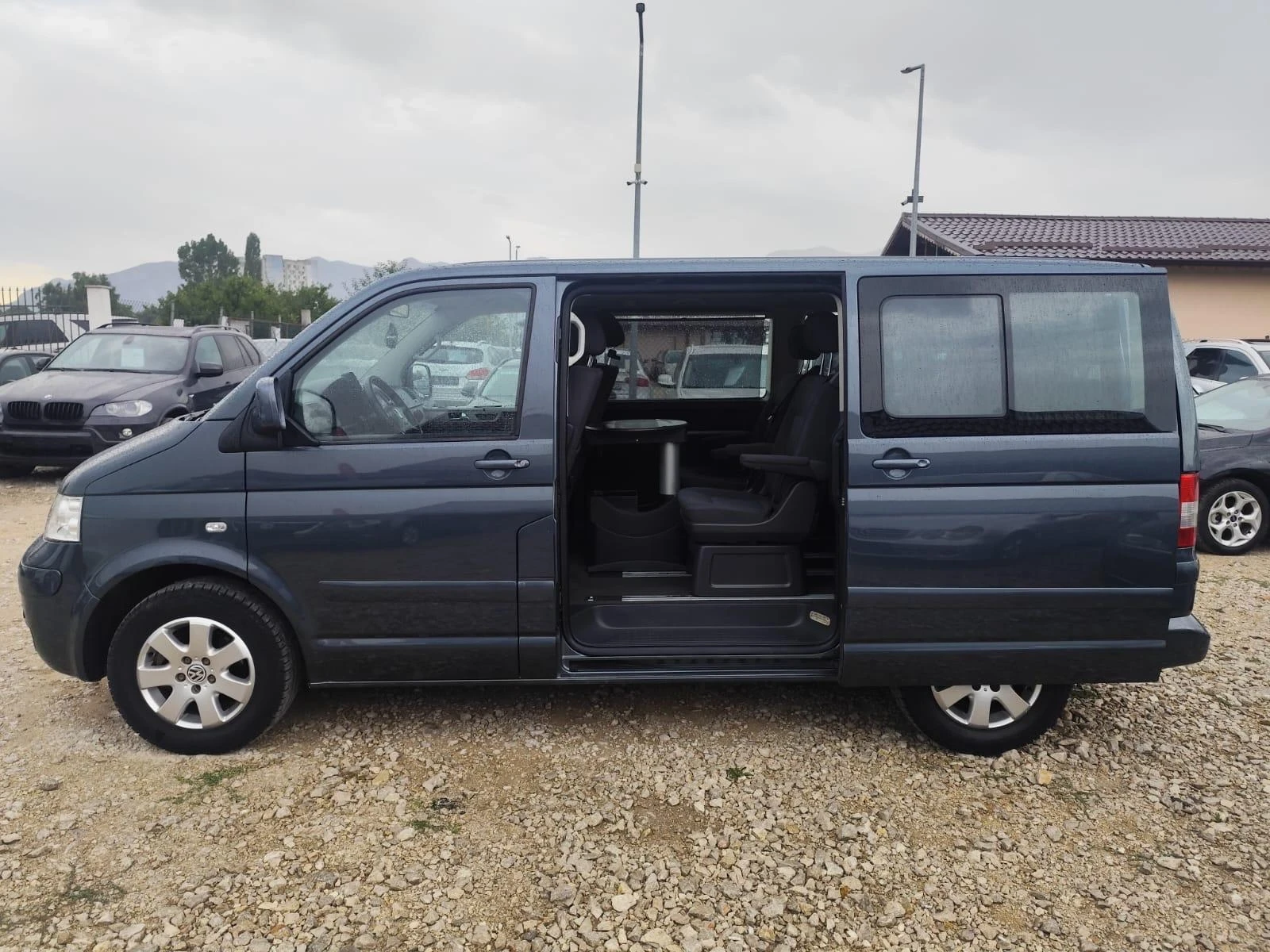 VW Multivan 2.5 131 ks., снимка 7 - Бусове и автобуси - 55905289