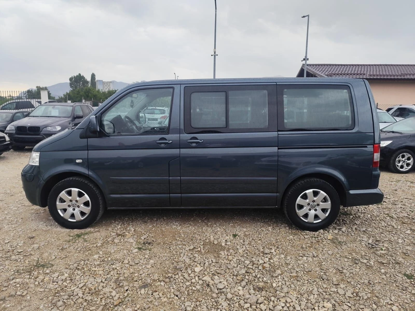 VW Multivan 2.5 131 ks., снимка 8 - Бусове и автобуси - 55905289