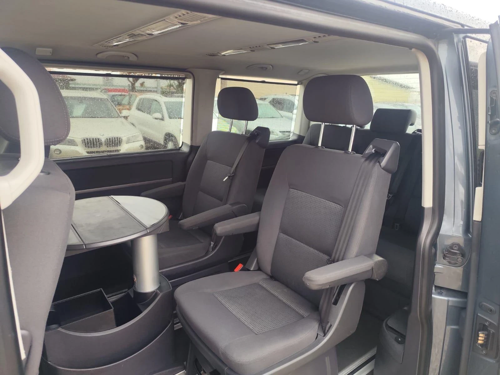 VW Multivan 2.5 131 ks., снимка 15 - Бусове и автобуси - 55905289