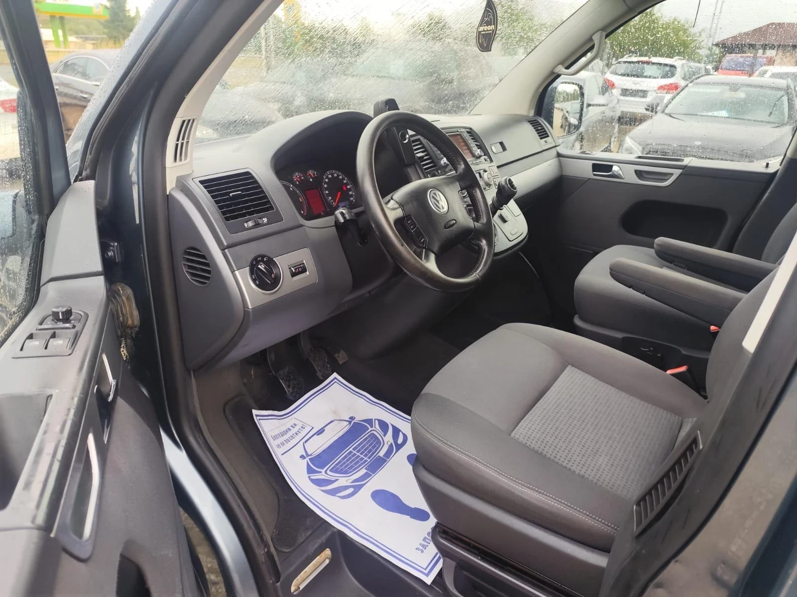 VW Multivan 2.5 131 ks., снимка 13 - Бусове и автобуси - 55905289