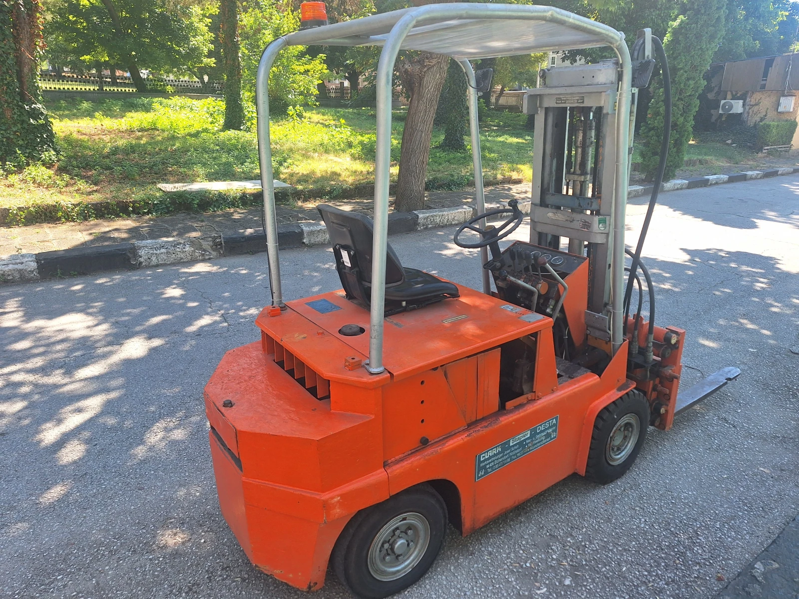  Clark | Mobile.bg   3