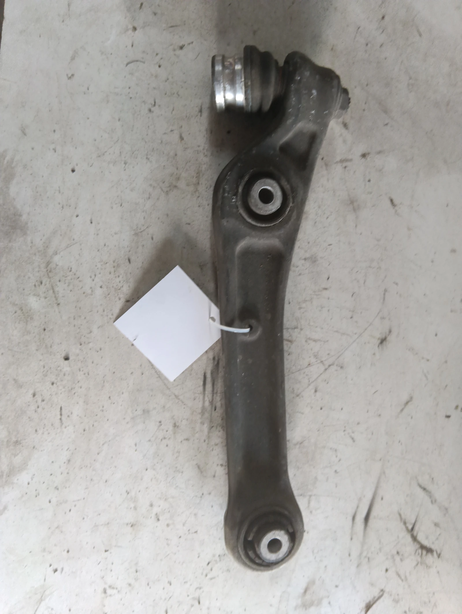 носач преден десен 8W0407156A Audi A4