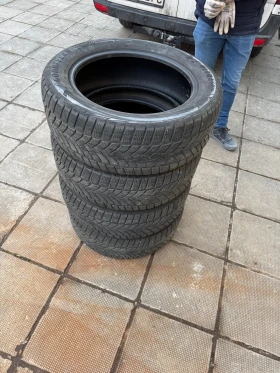 Гуми Зимни 235/55R18, снимка 2 - Гуми и джанти - 48396566