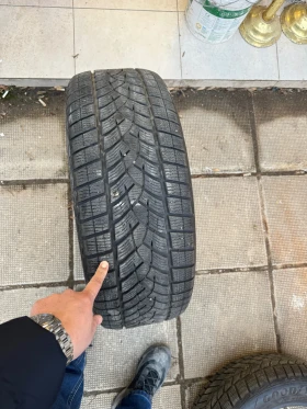 Гуми Зимни 235/55R18, снимка 1 - Гуми и джанти - 48396566