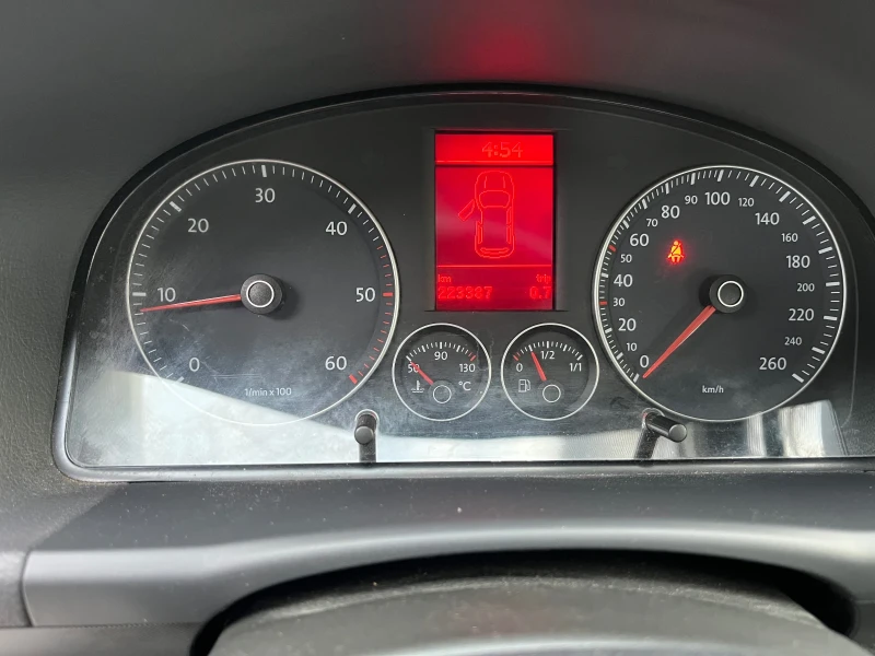 VW Touran 1.9TDI 105kc TOP, снимка 13 - Автомобили и джипове - 53111100