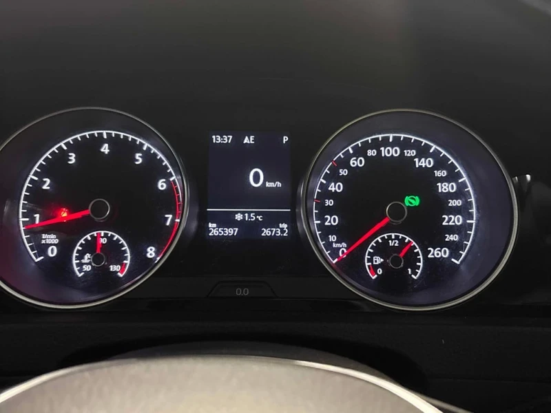 VW Golf 5dr HB Auto 1.8 TSI * ВТОРИ ГУМИ И ДЖАНТИ, снимка 8 - Автомобили и джипове - 53360462