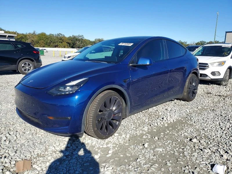 Tesla Model Y PERFORMANCE AWD