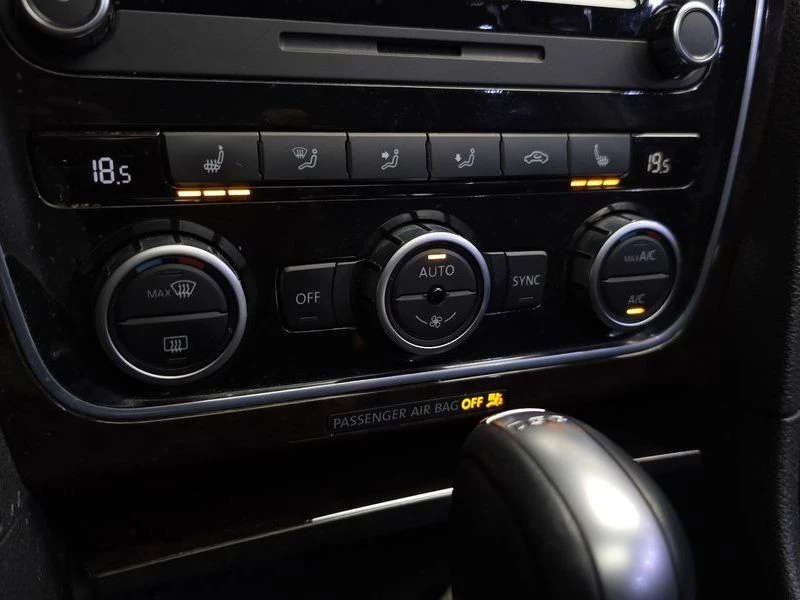 VW Passat * 2.0* TDI* B7* , снимка 17 - Автомобили и джипове - 55723187