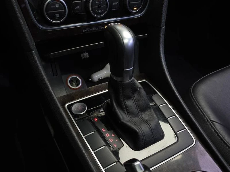VW Passat * 2.0* TDI* B7* , снимка 9 - Автомобили и джипове - 55723187