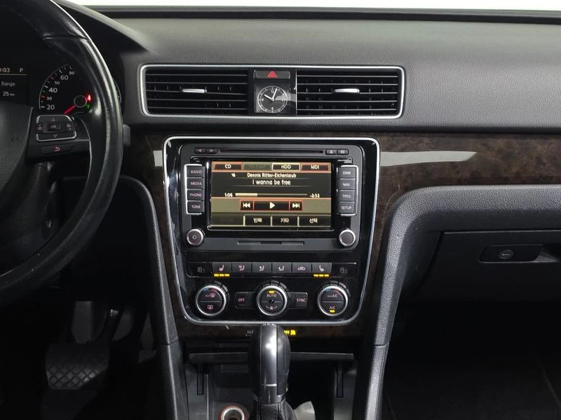 VW Passat * 2.0* TDI* B7* , снимка 13 - Автомобили и джипове - 55723187