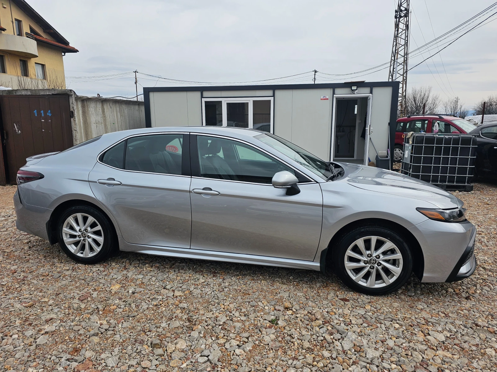 Toyota Camry 2.5i 218кс. 3918км - изображение 5