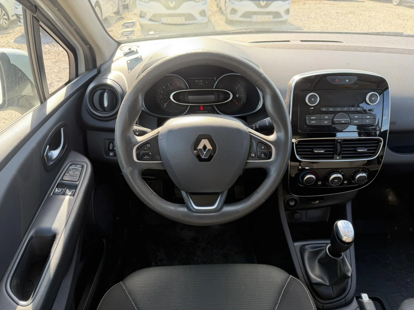 Renault Clio 0.9SCe/75k.c./Grandtour, снимка 14 - Автомобили и джипове - 53799453