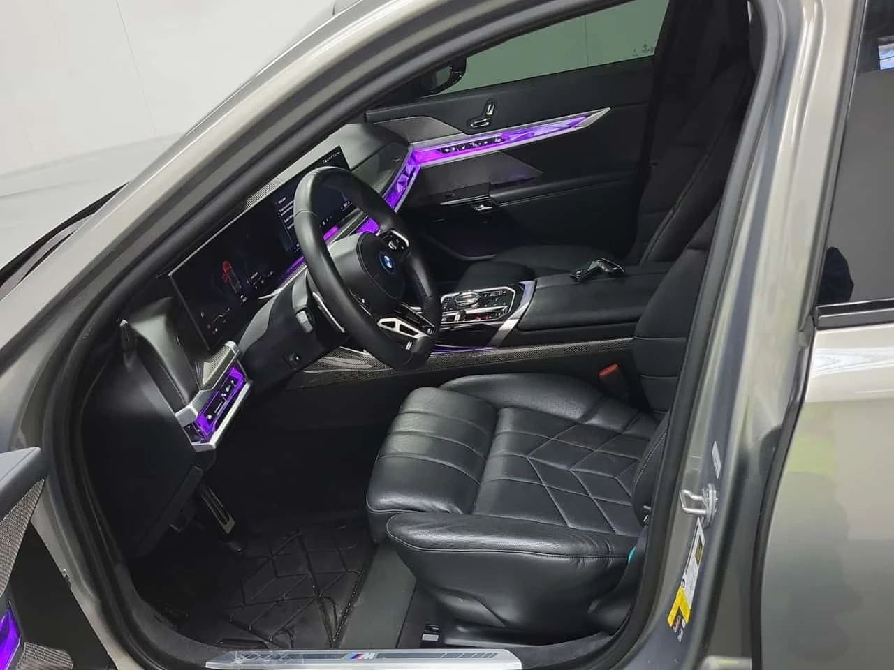 BMW i7 XDRIVE60| MAСАЖИ| BOWERS & WILKINS| THEATER MODE| , снимка 10 - Автомобили и джипове - 53971755