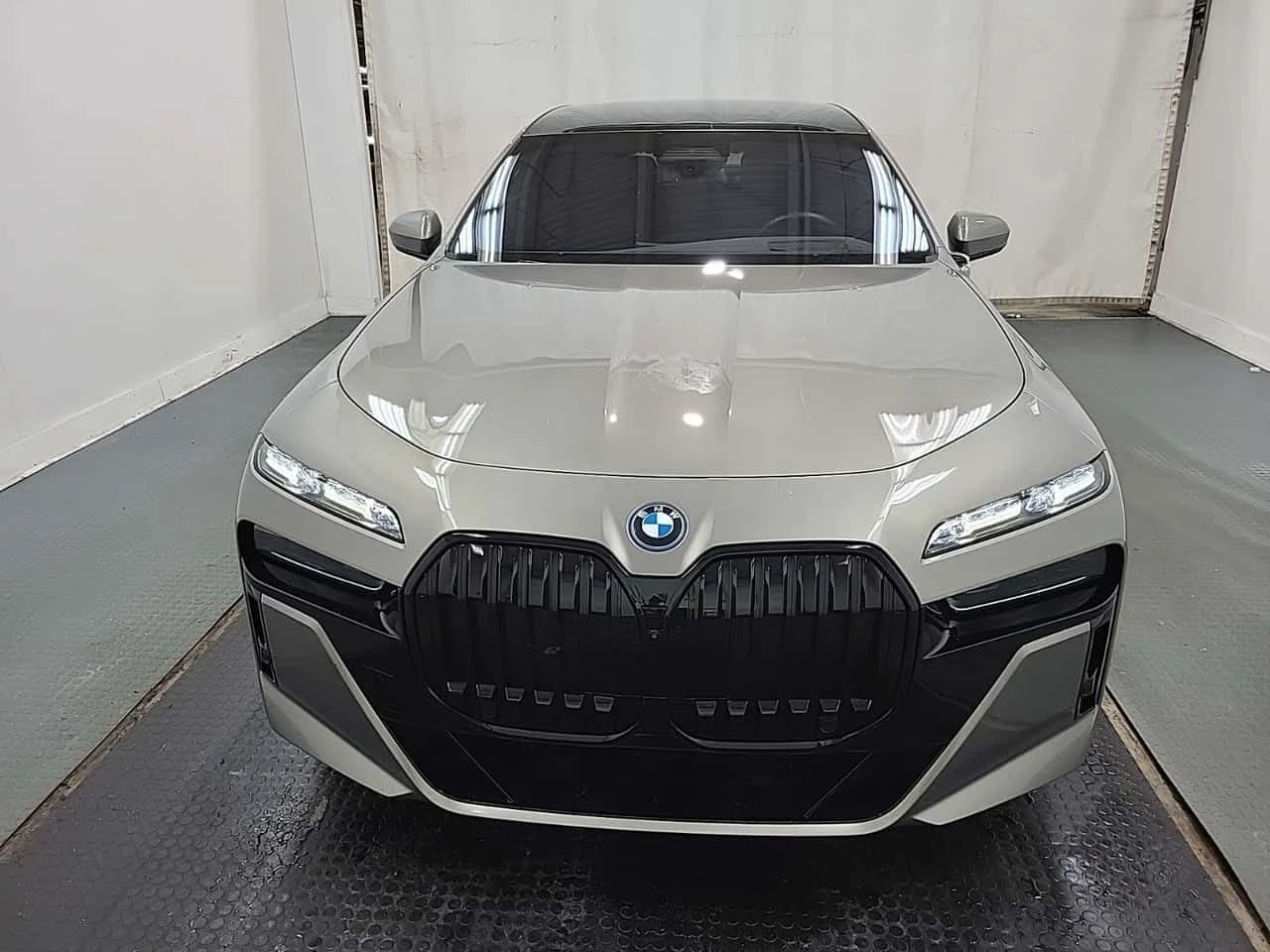 BMW i7 XDRIVE60| MAСАЖИ| BOWERS & WILKINS| THEATER MODE| , снимка 5 - Автомобили и джипове - 53971755