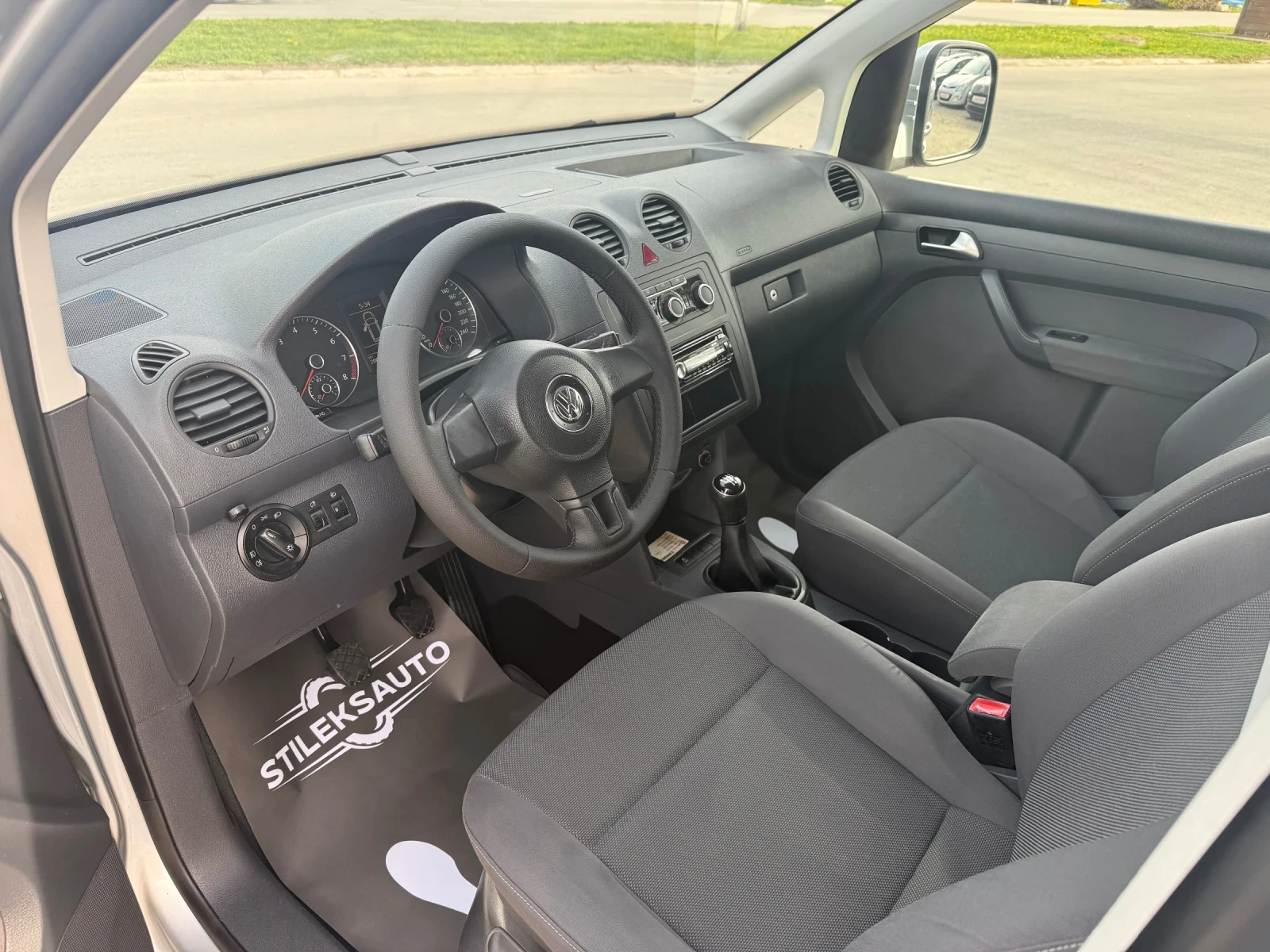 VW Caddy 7-Места -Метан, снимка 8 - Автомобили и джипове - 54219917