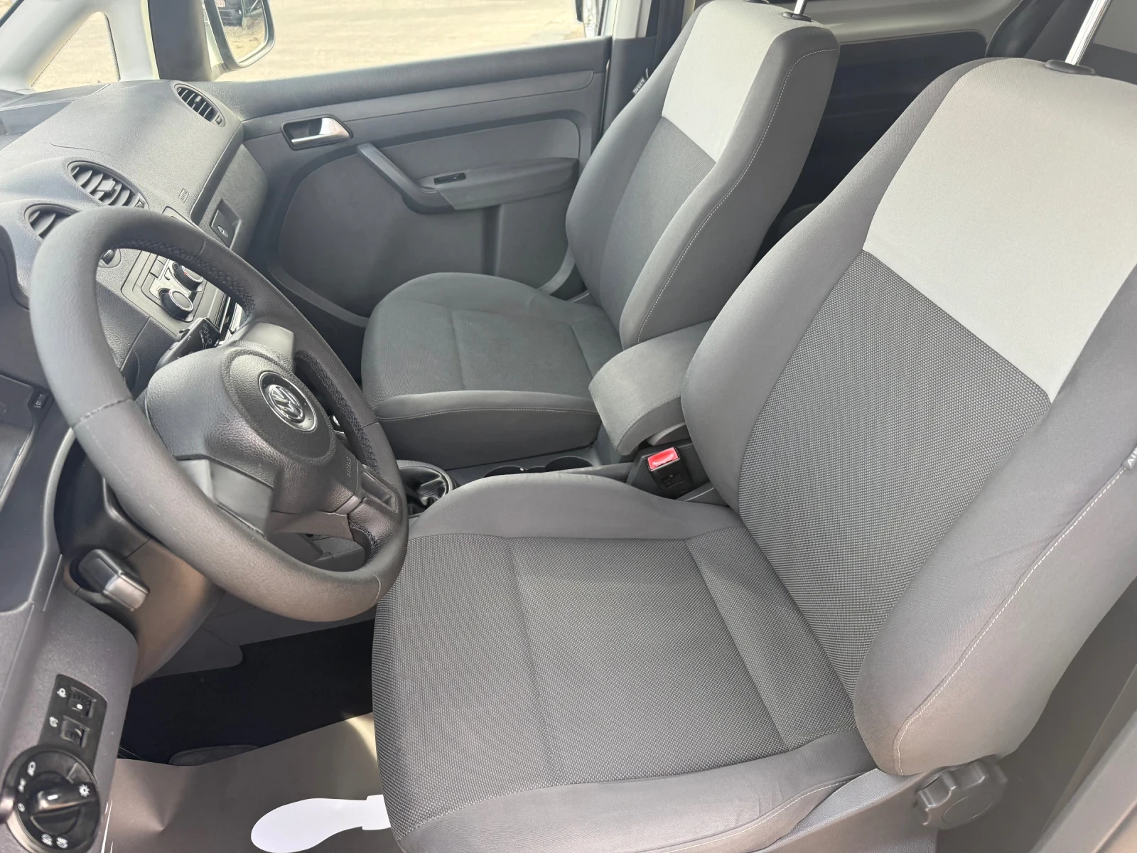 VW Caddy 7-Места -Метан, снимка 10 - Автомобили и джипове - 54219917