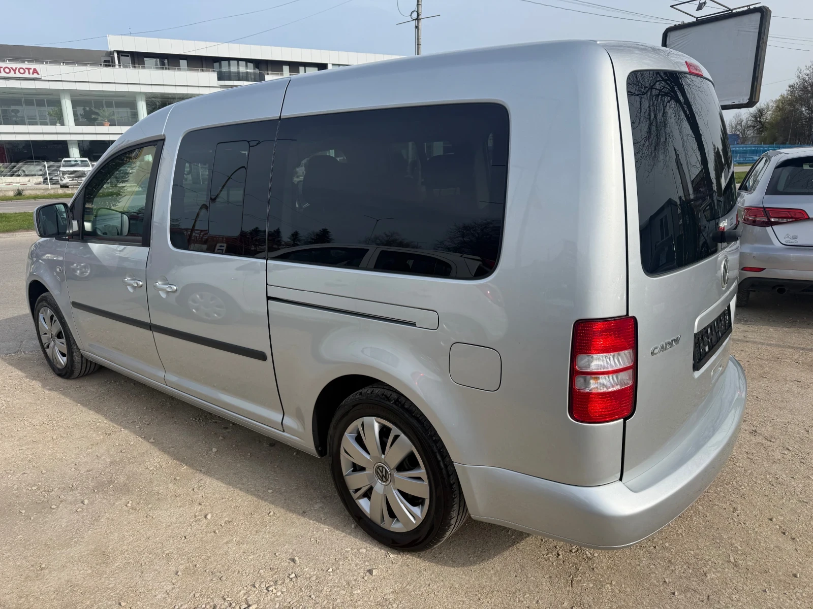 VW Caddy 7-Места -Метан, снимка 5 - Автомобили и джипове - 54219917
