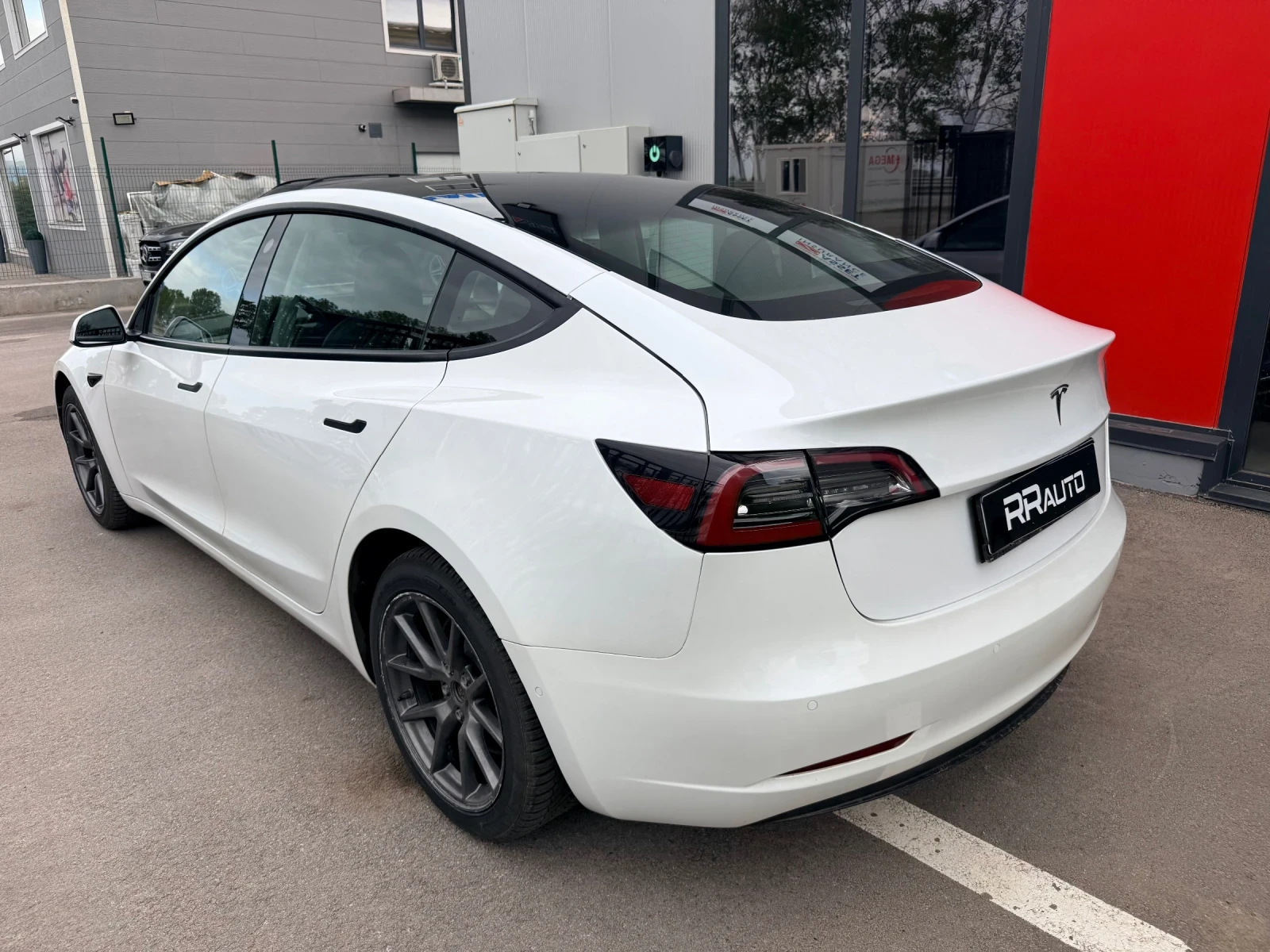 Tesla Model 3 SR+ * LFP* Термопомпа , снимка 2 - Автомобили и джипове - 54459662