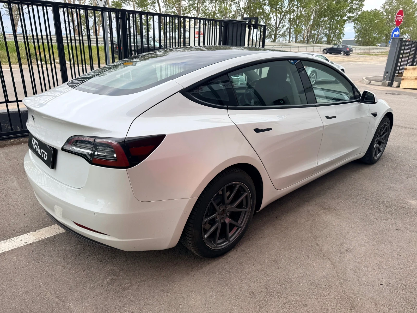 Tesla Model 3 SR+ * LFP* Термопомпа , снимка 4 - Автомобили и джипове - 54459662