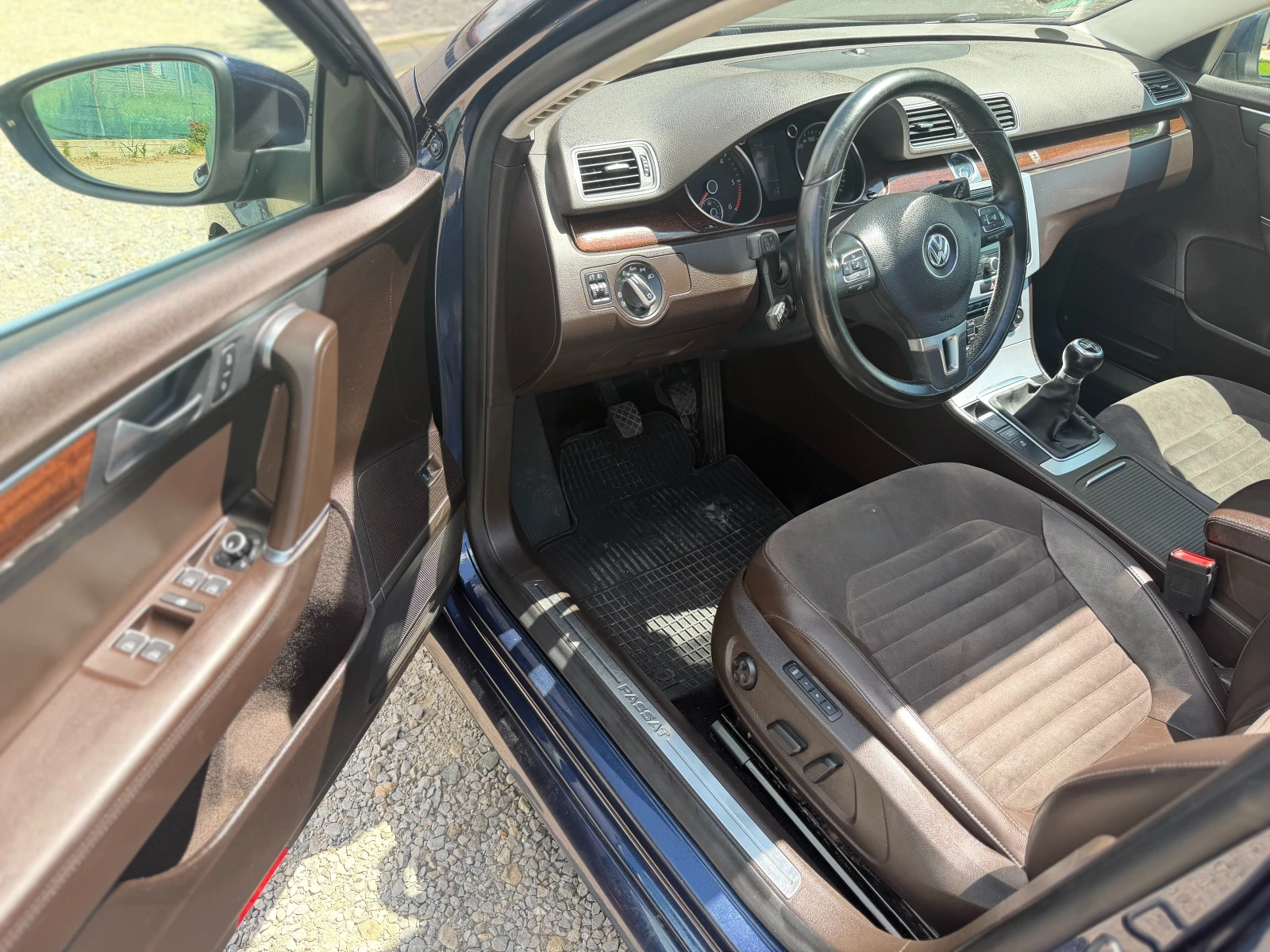 VW Passat 2.0TDi Highline Pano, снимка 6 - Автомобили и джипове - 54562689