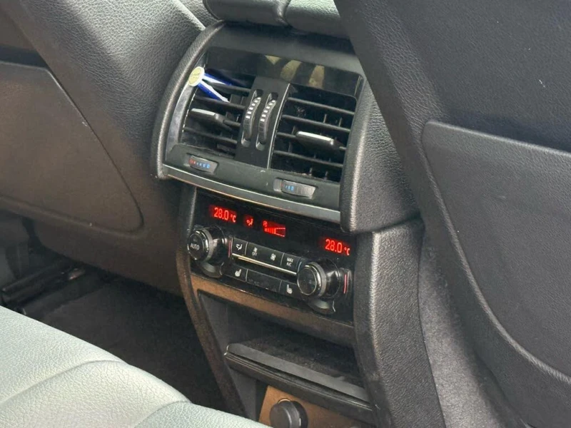 BMW X6 * АВТО КРЕДИТ* ЦЕНА ДО БГ * СЕРВИЗНА ИСТОРИЯ * , снимка 16 - Автомобили и джипове - 52694774