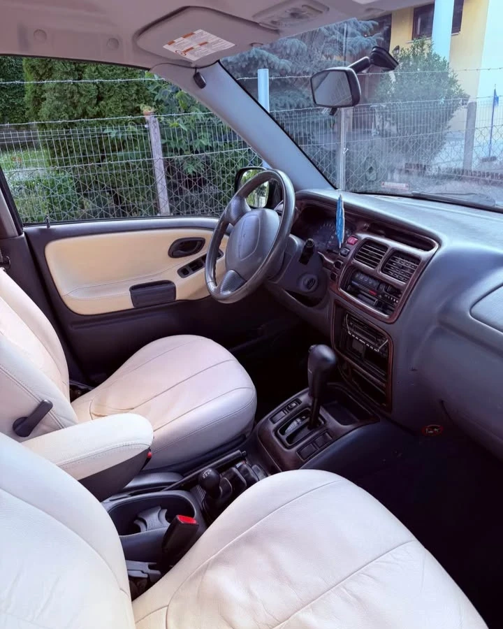 Suzuki Vitara 2.0i 128HP 4X4 Автоматик, снимка 8 - Автомобили и джипове - 55230931