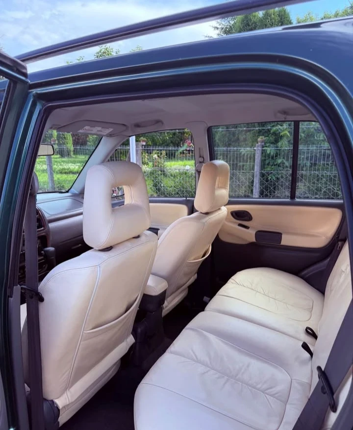 Suzuki Vitara 2.0i 128HP 4X4 Автоматик, снимка 9 - Автомобили и джипове - 55230931
