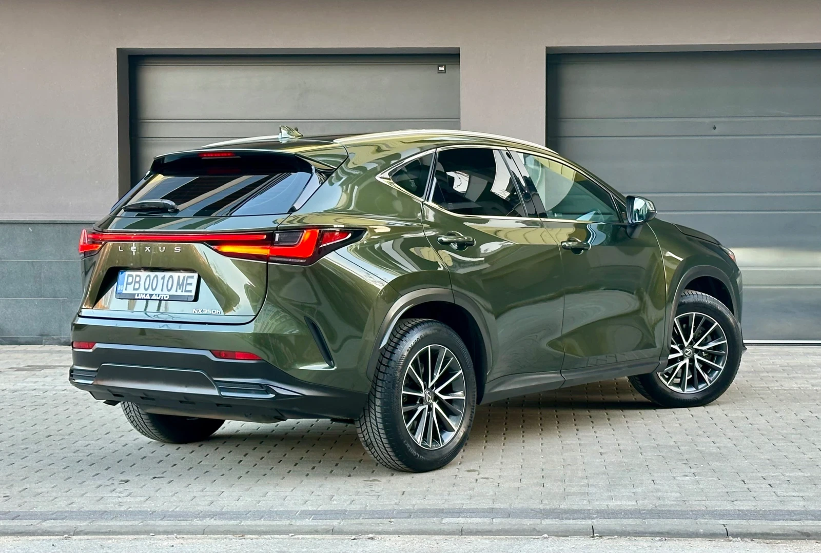 Lexus NX 350h ГАРАНЦИОНЕН! - изображение 4