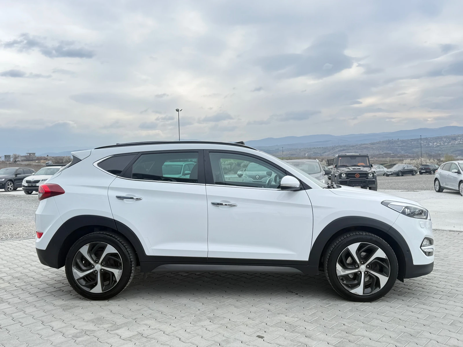 Hyundai Tucson 1.7crdi, снимка 4 - Автомобили и джипове - 53963449