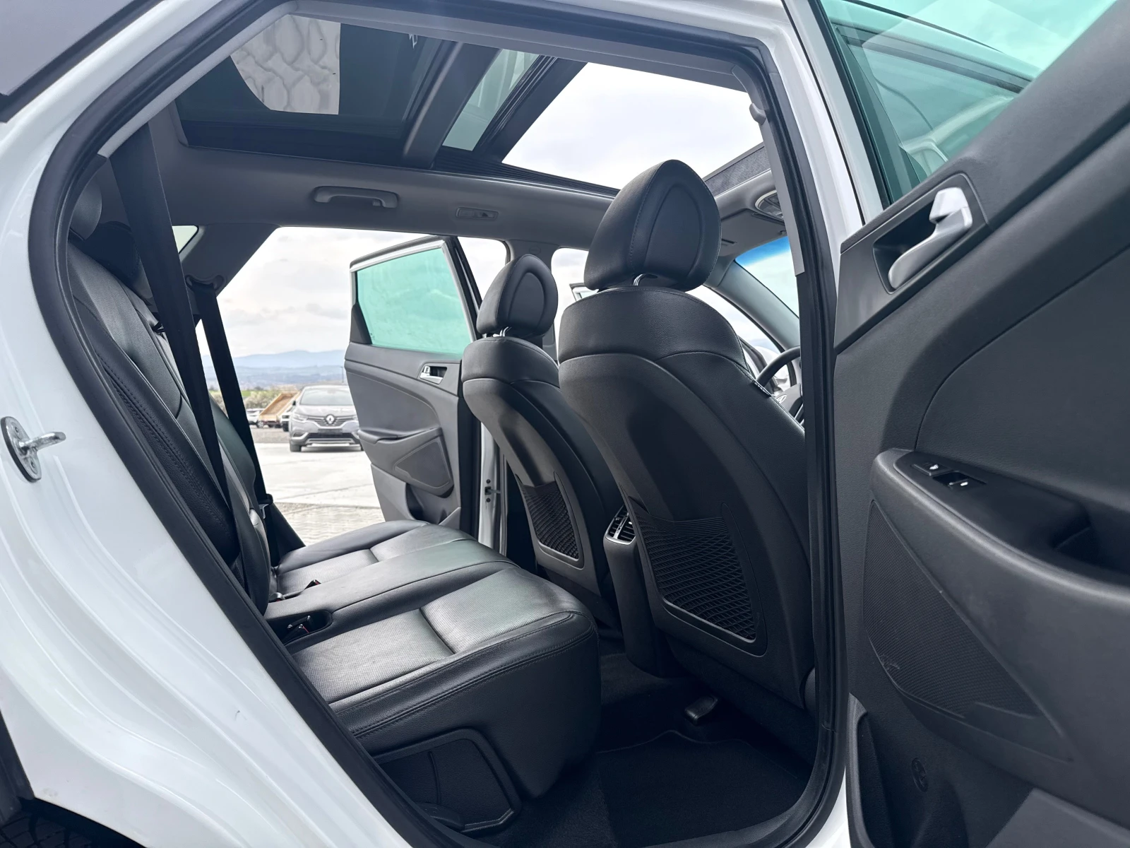 Hyundai Tucson 1.7crdi, снимка 10 - Автомобили и джипове - 53963449