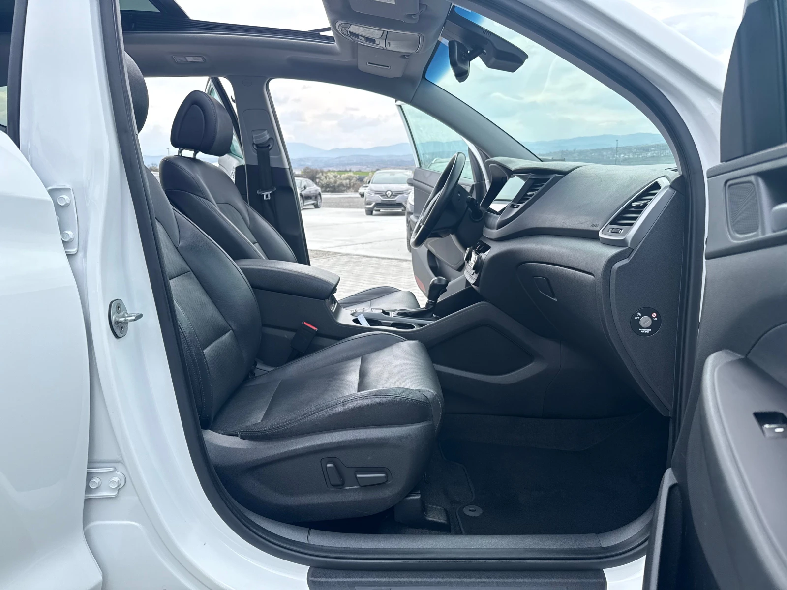 Hyundai Tucson 1.7crdi, снимка 11 - Автомобили и джипове - 53963449