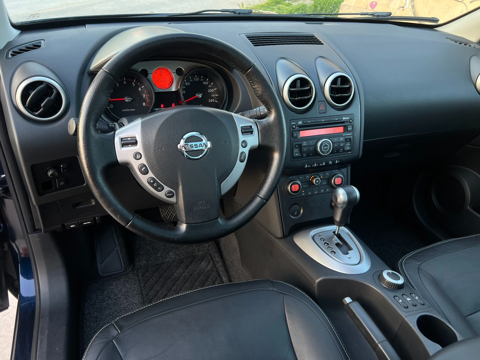 Nissan Qashqai  2.0i-141к.с-4х4-Автоматик-Кожа-Панорама, снимка 10 - Автомобили и джипове - 54483715