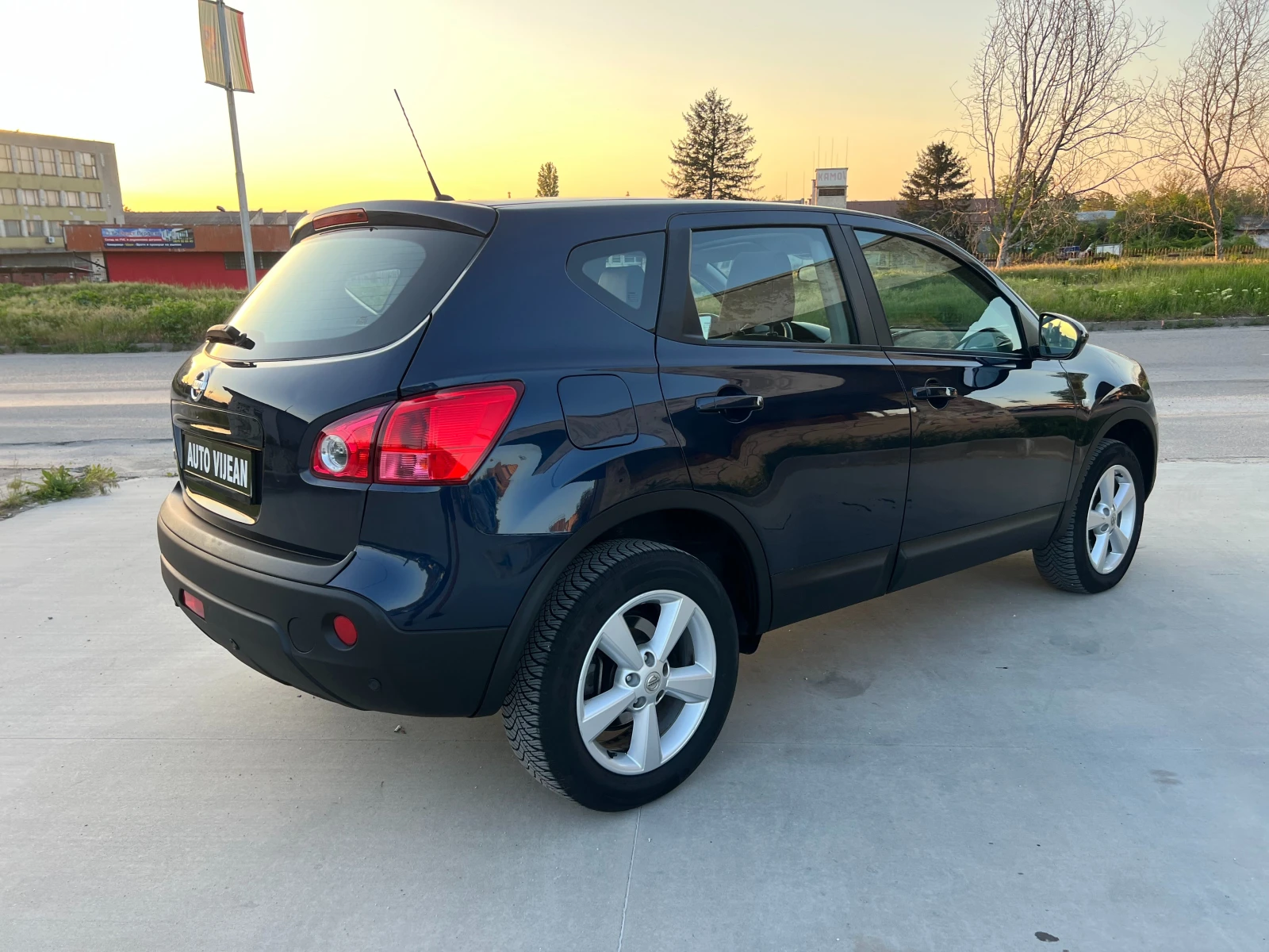 Nissan Qashqai  2.0i-141к.с-4х4-Автоматик-Кожа-Панорама, снимка 4 - Автомобили и джипове - 54483715