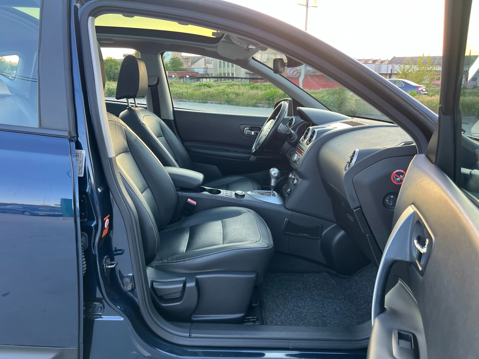 Nissan Qashqai  2.0i-141к.с-4х4-Автоматик-Кожа-Панорама, снимка 14 - Автомобили и джипове - 54483715