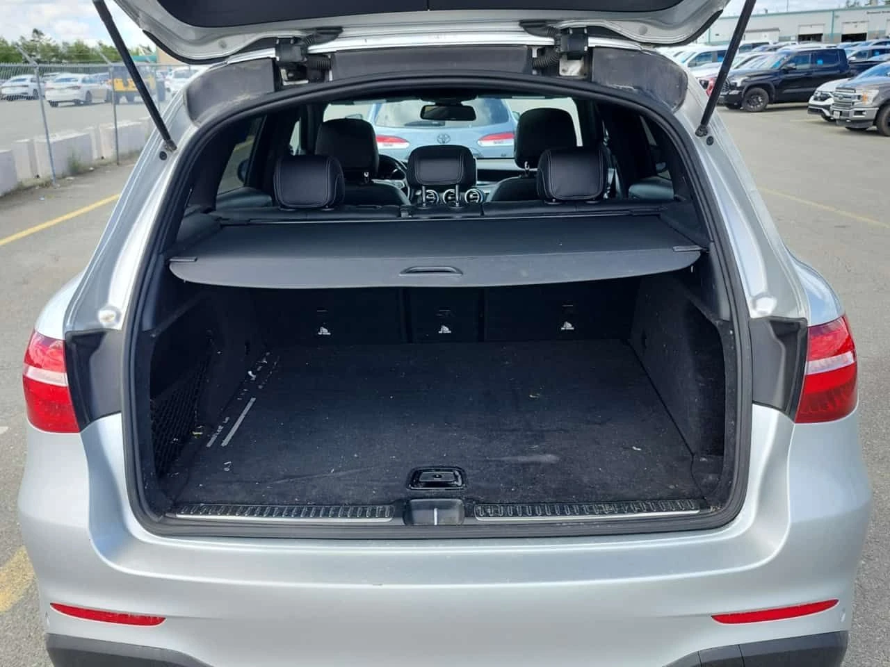 Mercedes-Benz GLC 300 CARFAX/ПАНОРАМА/ПОДГРЕВ/НАВИ/ПАМЕТ, снимка 13 - Автомобили и джипове - 55328509