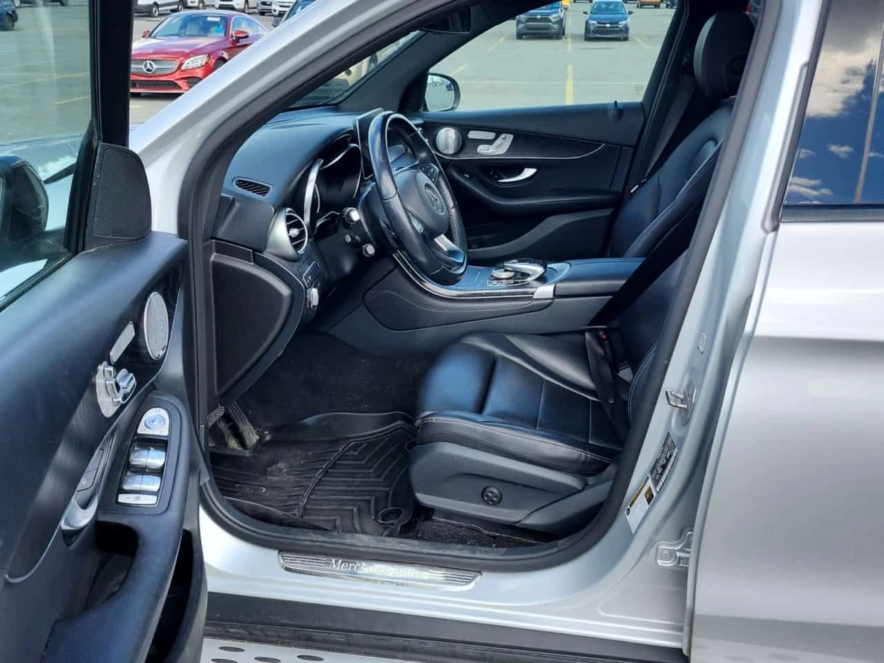 Mercedes-Benz GLC 300 CARFAX/ПАНОРАМА/ПОДГРЕВ/НАВИ/ПАМЕТ, снимка 7 - Автомобили и джипове - 55328509